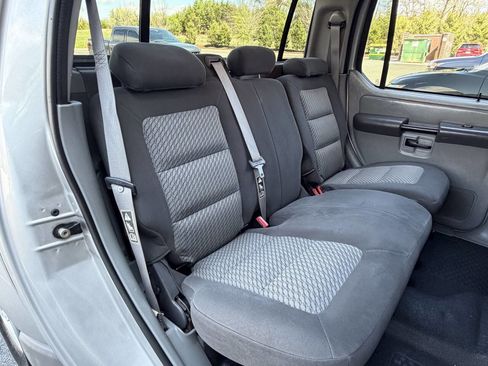 Used 2003 Ford Explorer Sport Trac XLT image 28