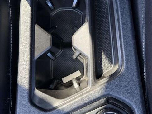 Used 2023 Volkswagen Taos SEL image 21