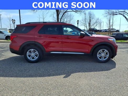 Used 2024 Ford Explorer XLT w/ Equipment Group 202A AWD/4WD image 6
