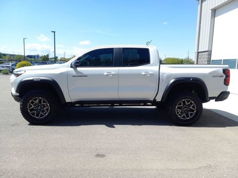 Used 2025 Chevrolet Colorado ZR2 w/ Technology Package AWD/4WD image 8