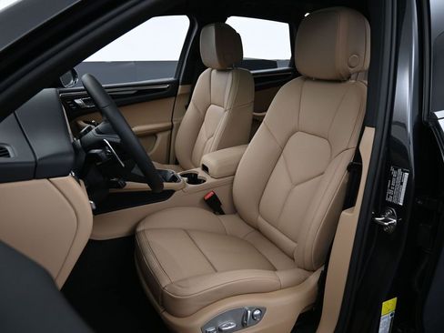 New 2026 Porsche Macan image 5