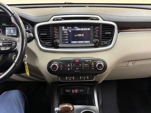 Used 2018 Kia Sorento LX image 23