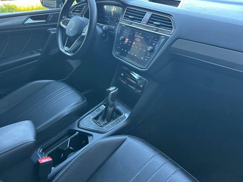 Certified 2023 Volkswagen Tiguan SE FWD image 17