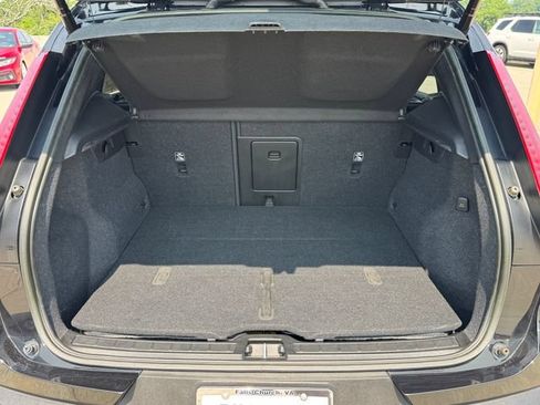 Used 2023 Volvo XC40 B5 Plus AWD/4WD image 13