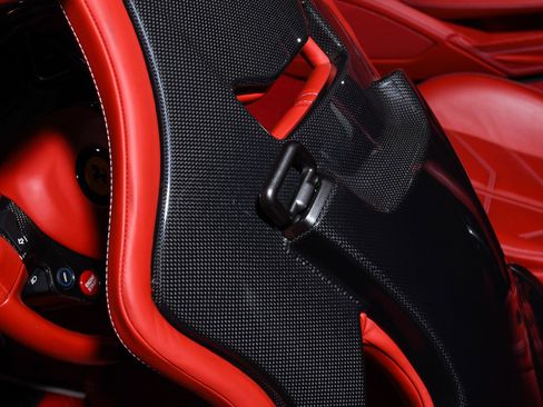 Used 2013 Ferrari 458 Spider image 33