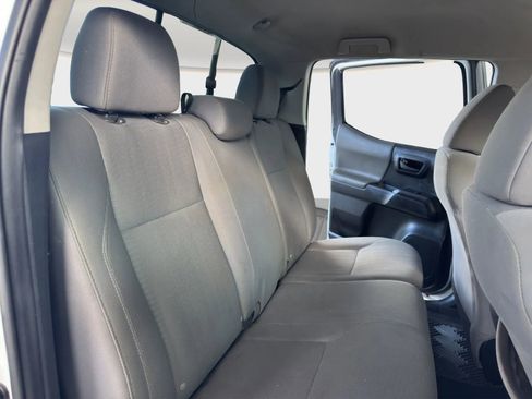 Used 2018 Toyota Tacoma SR image 19