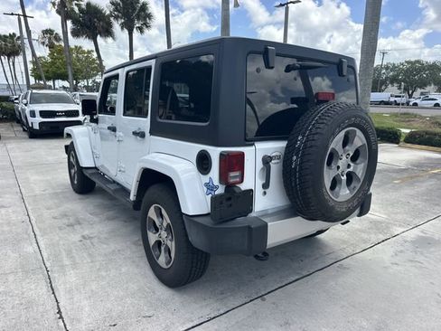 Used 2017 Jeep Wrangler Unlimited Sahara w/ Connectivity Group AWD/4WD image 8