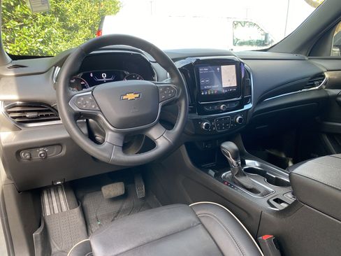 Used 2023 Chevrolet Traverse Premier image 35