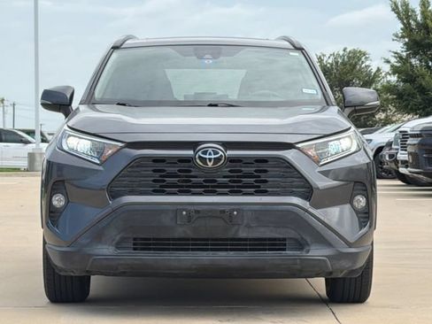 Used 2019 Toyota RAV4 XLE w/ Convenience Package FWD image 2