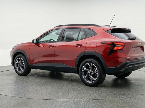 Used 2025 Chevrolet Trax LT image 6