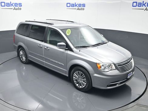 Used 2013 Chrysler Town & Country Touring-L w/ Driver Convenience Group FWD image 45