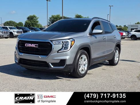 Used 2024 GMC Terrain SLE w/ Driver Convenience Package FWD image 3