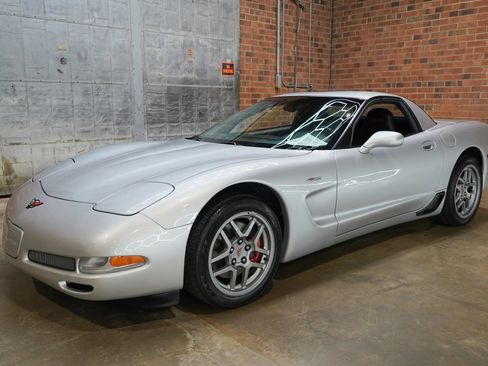 Used 2002 Chevrolet Corvette Z06 w/ Memory Pkg RWD image 6