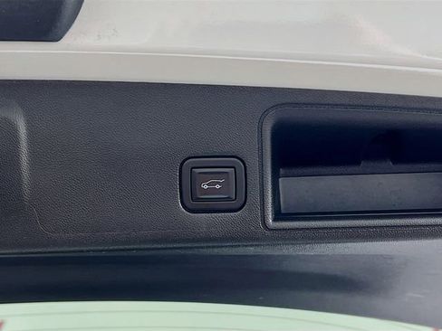 Used 2021 GMC Terrain SLT image 25