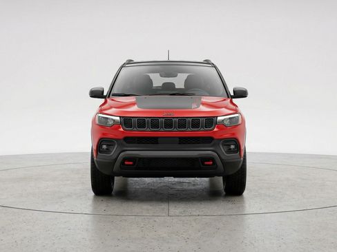 Used 2025 Jeep Compass Trailhawk AWD/4WD image 2