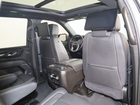 Used 2021 GMC Yukon Denali w/ Denali Ultimate Package image 17