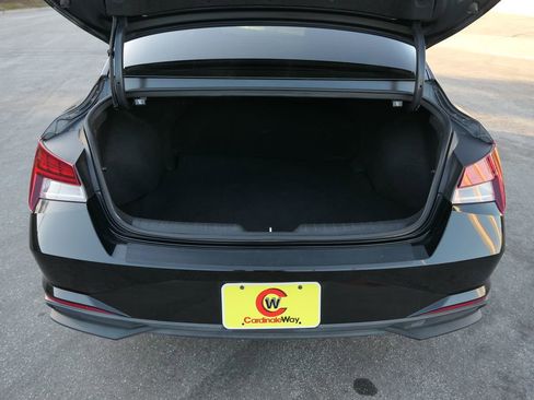 Used 2023 Hyundai Elantra Blue image 21