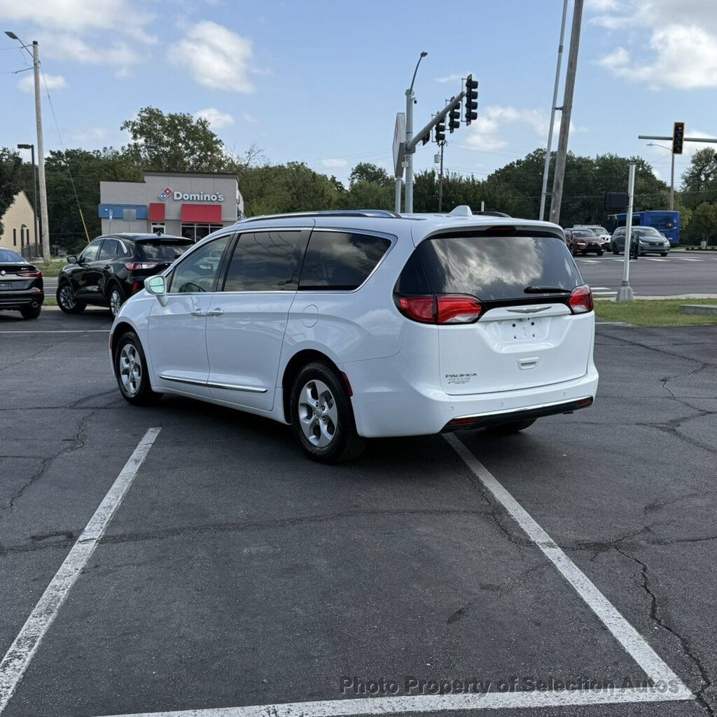 Used 2017 Chrysler Pacifica Touring-L Plus FWD image 9
