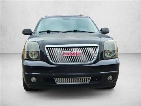 Used 2013 GMC Yukon XL Denali image 2