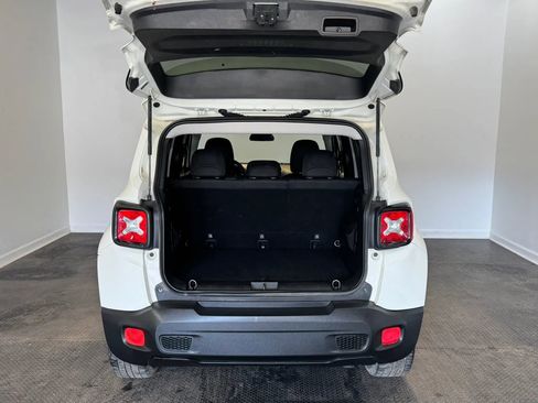 Used 2018 Jeep Renegade Altitude AWD/4WD image 28