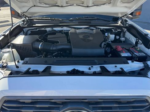 Used 2021 Toyota Tacoma TRD Sport w/ Technology Package image 41