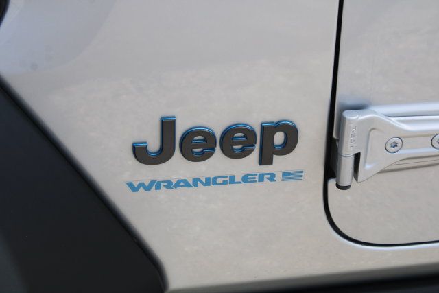 Used 2023 Jeep Wrangler Unlimited AWD/4WD image 8