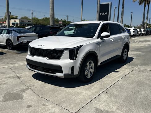 New 2026 Kia Sorento LX FWD image 2