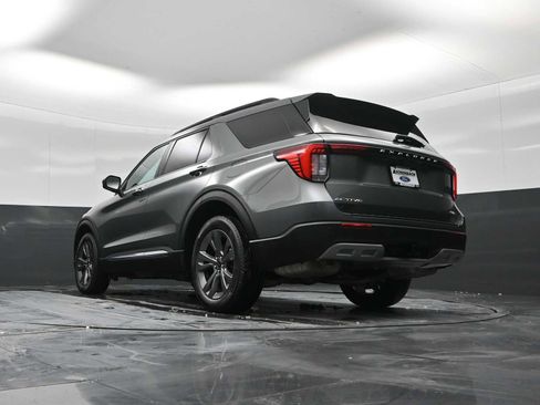 Used 2025 Ford Explorer Active w/ Active Comfort Package image 28