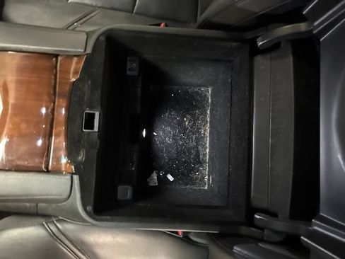 Used 2017 Cadillac Escalade Premium Luxury AWD/4WD image 27