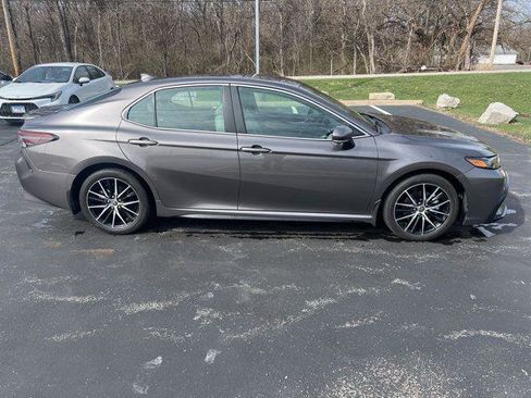 Certified 2022 Toyota Camry SE w/ Convenience Package image 5