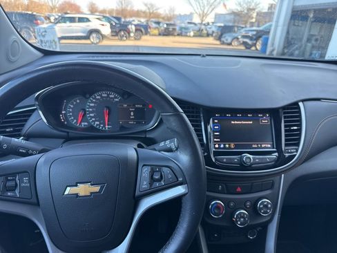 Used 2022 Chevrolet Trax LT w/ LT Convenience Package image 14