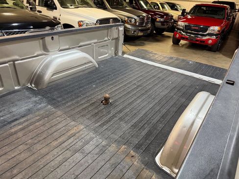 Used 2006 GMC Sierra 3500 SLE w/ Heavy-Duty Power Package image 38