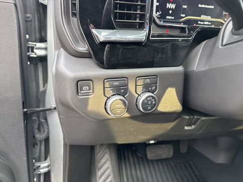 Used 2024 GMC Sierra 1500 Elevation image 17