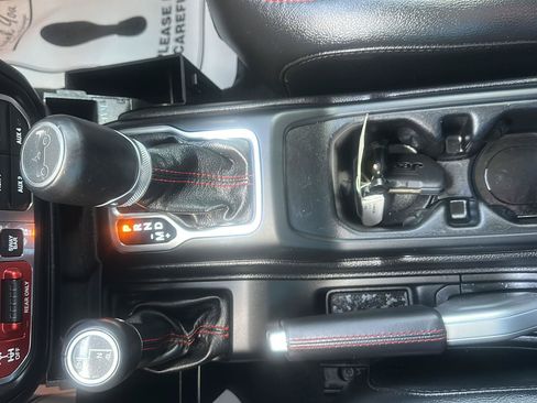 Used 2018 Jeep Wrangler Unlimited Rubicon AWD/4WD image 33