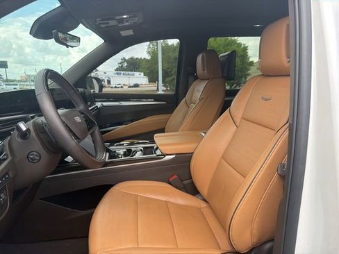 Used 2025 Cadillac Escalade Premium Luxury w/ Touring Package AWD/4WD image 13