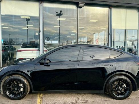 Used 2023 Tesla Model Y Long Range image 2