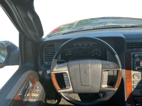 Used 2012 Lincoln Navigator L 4WD image 11