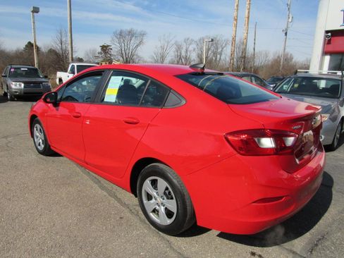 Used 2018 Chevrolet Cruze LS image 23
