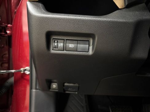 Used 2019 Toyota RAV4 LE w/ Carpet Mat Package image 27