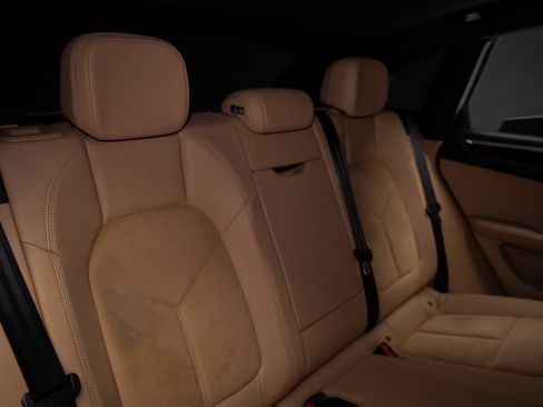Used 2018 Porsche Macan AWD/4WD image 64