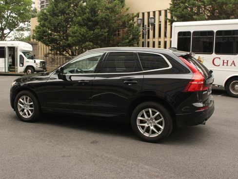 Used 2019 Volvo XC60 T5 Momentum w/ Multimedia Package AWD/4WD image 9
