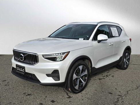 Used 2025 Volvo XC40 B5 Core w/ Protection Package Premier image 7