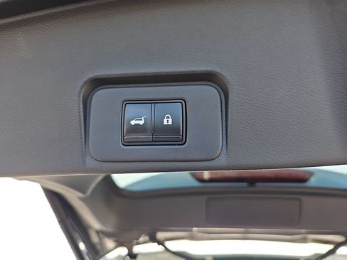 Used 2021 Nissan Rogue SV w/ Premium Package FWD image 33