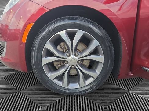 Used 2017 Chrysler Pacifica Limited FWD image 14