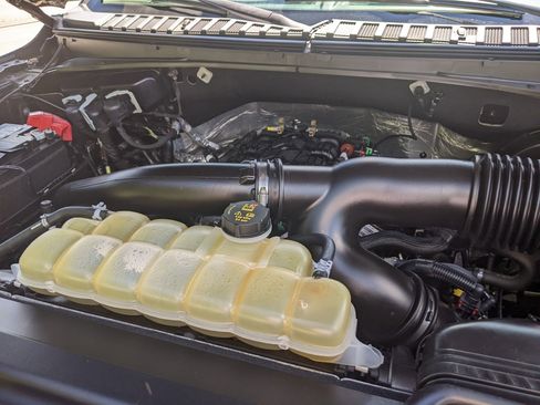 Used 2021 Ford Expedition XLT image 40