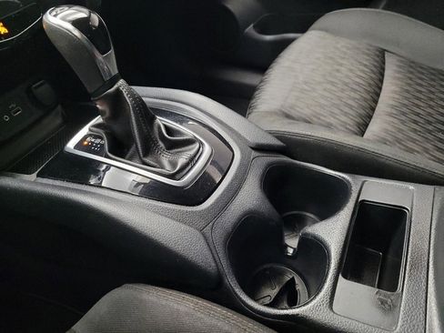 Used 2018 Nissan Rogue S image 26