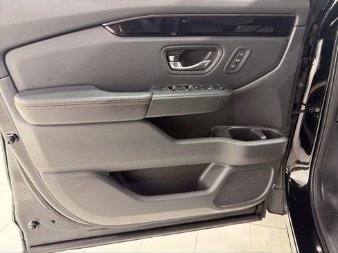 Used 2023 Honda Pilot TrailSport image 10