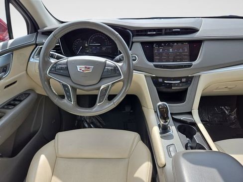 Used 2019 Cadillac XT5 Premium Luxury FWD image 10