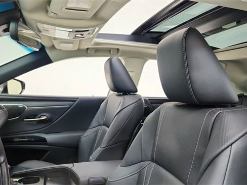 Used 2025 Lexus ES 350 Ultra Luxury image 32