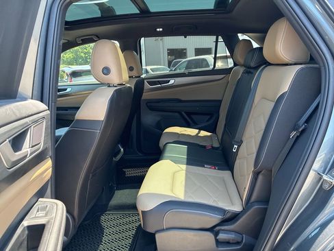 Used 2024 Volkswagen Atlas Cross Sport SE AWD/4WD image 18